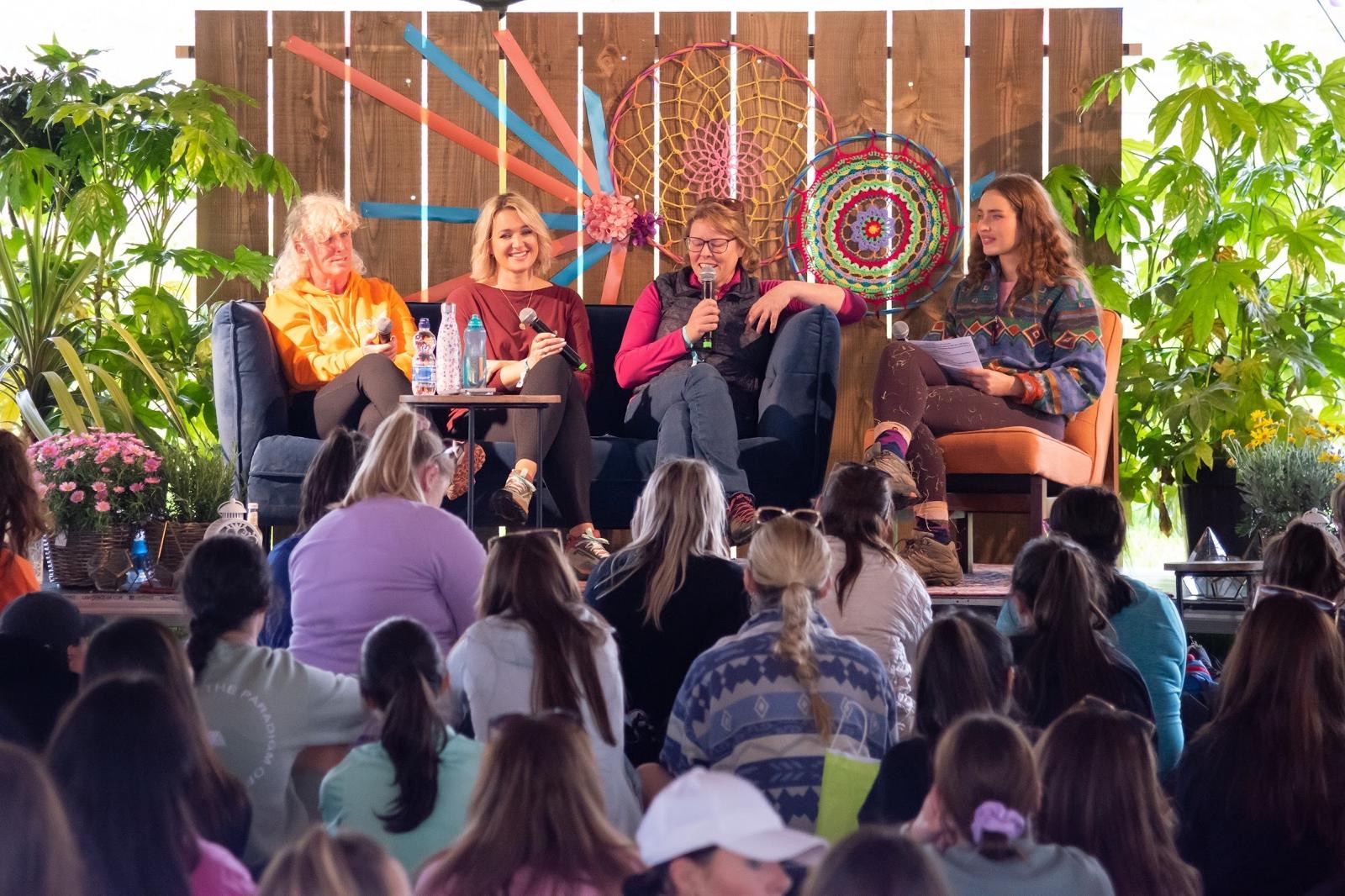 The panel in full swing in front of the crowd